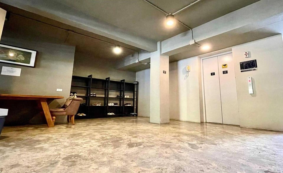 Entrance / Reception