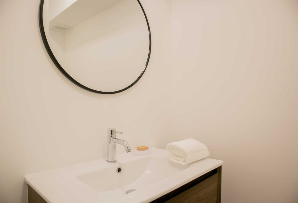 Modern washbasin with round mirror