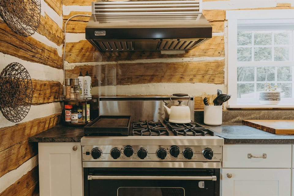 Prepare your favorite meals in the spacious, fully equipped kitchen with the 36" six-burner Viking Stove.
