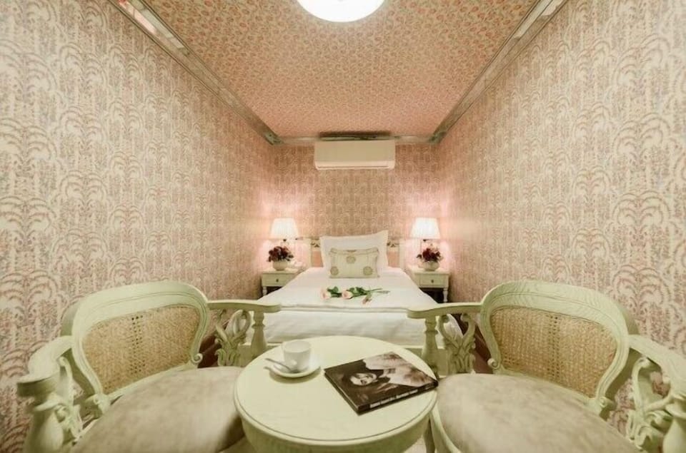 Deluxe Single Room | Blackout drapes, soundproofing, iron/ironing board, free WiFi