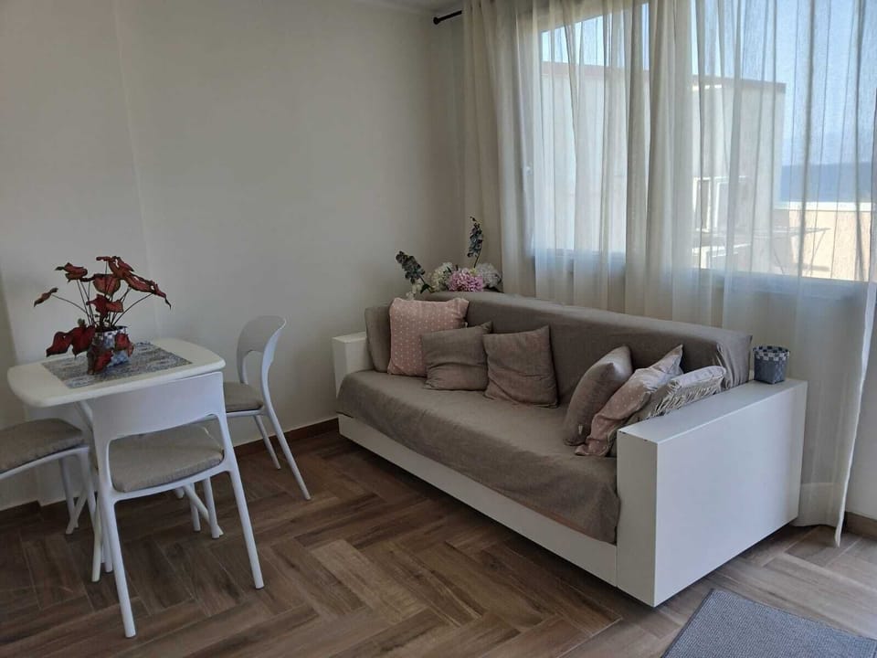 Exclusive Studio Suite, Sea View | Living area