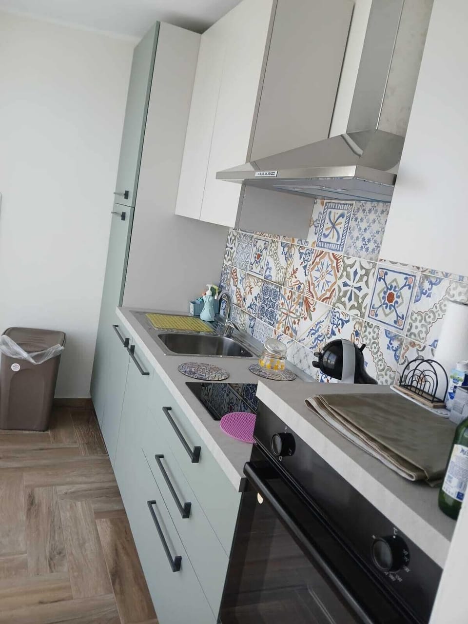 Exclusive Studio Suite, Sea View | Private kitchen | Fridge