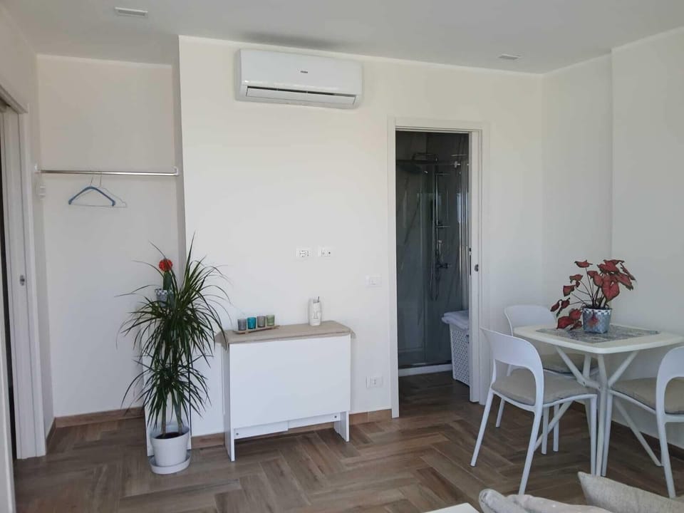 Exclusive Studio Suite, Sea View | Living area