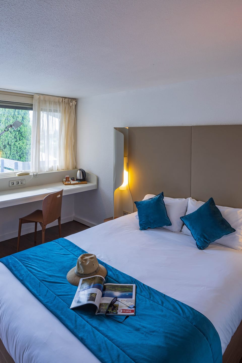 Standard Double Room | Desk, laptop workspace, soundproofing, iron/ironing board