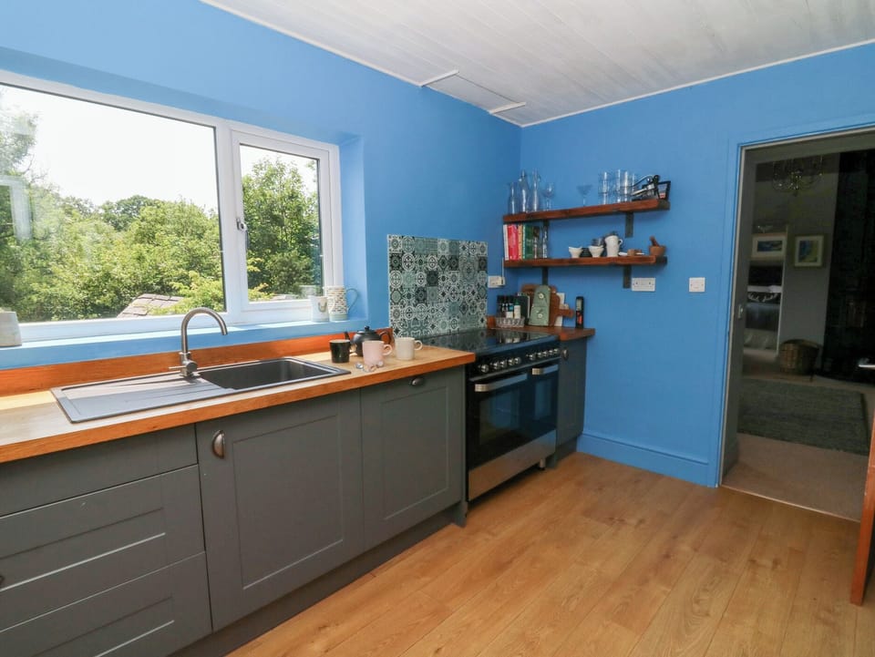 Dishwasher, cookware/dishes/utensils