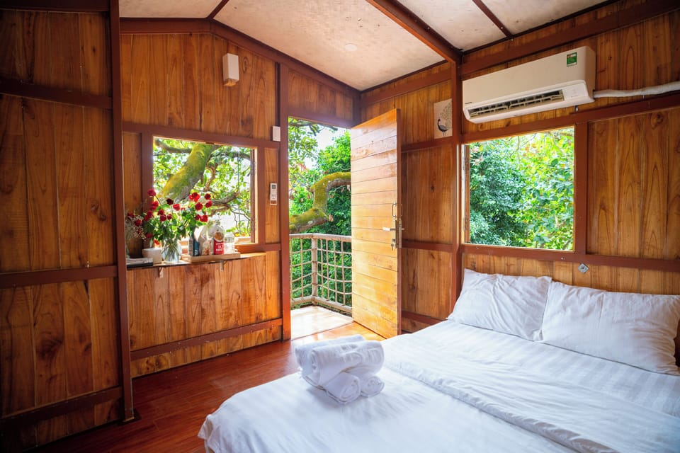 Panoramic Tree House, Garden View | Desk, WiFi (free), individually furnished, bed sheets