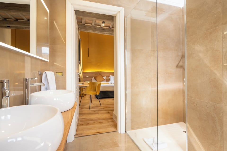 Standard Double Room | Bathroom | Hair dryer, slippers, bidet, towels