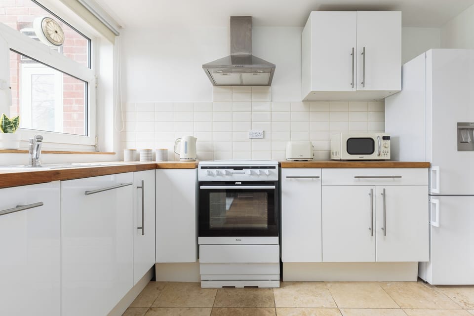 Apartment | Private kitchen | Full-size fridge, microwave, oven, stovetop