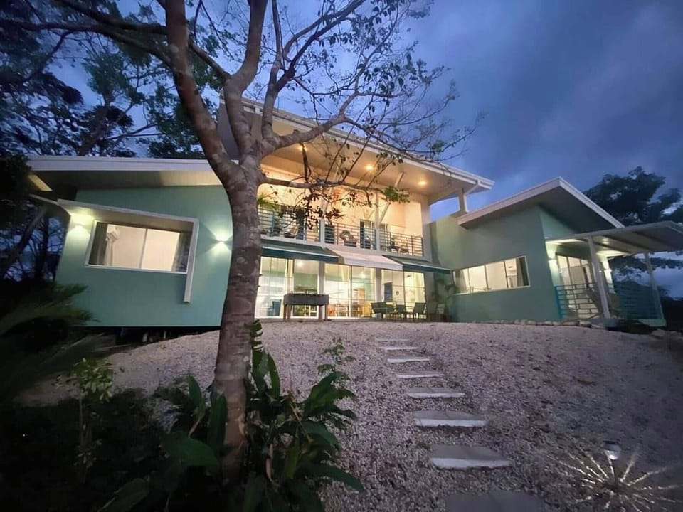 House, 5 Bedrooms, Private Pool, Mountain View | Front of property