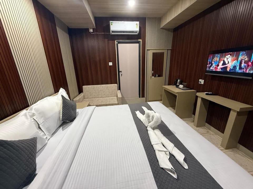 Classic Room | Laptop workspace, free WiFi