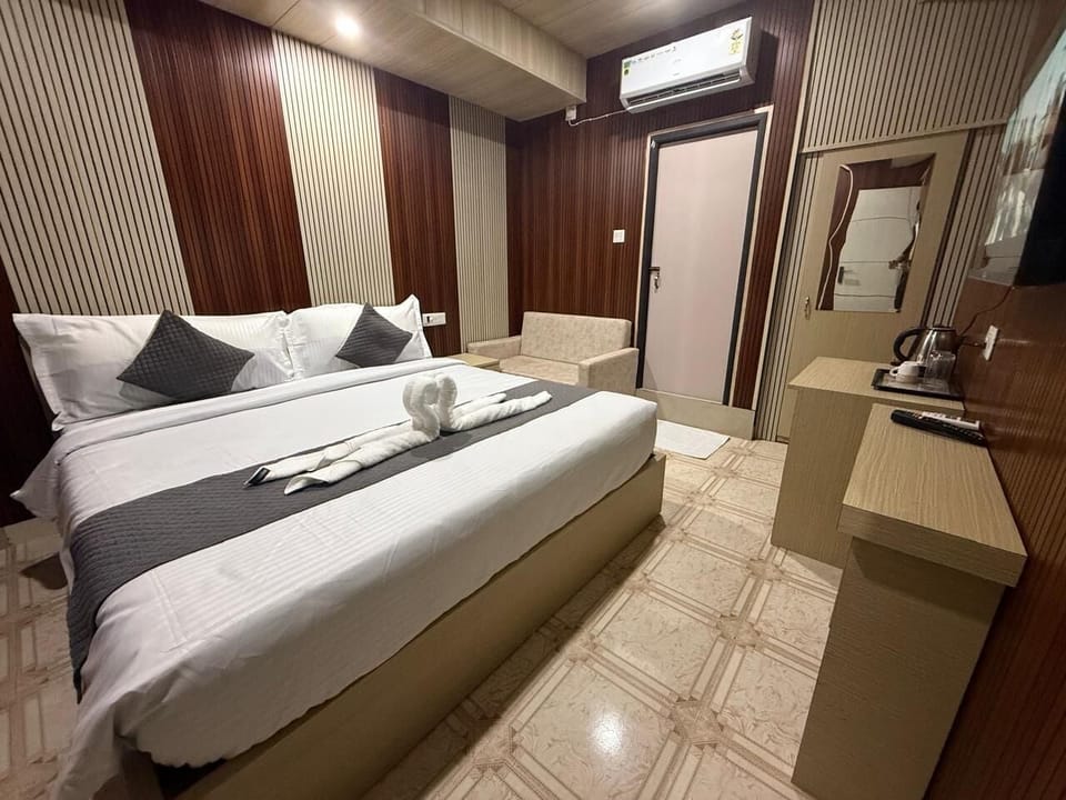 Classic Room | Laptop workspace, free WiFi