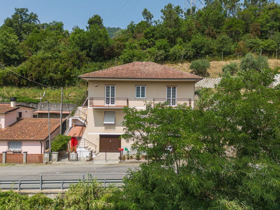 Building, House, Home, Residential Area, Architecture, Roof, Rural Area, Human Settlement, Village, Slope