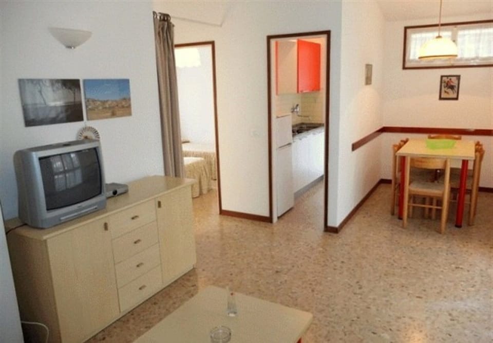 Apartment, 2 Bedrooms, Patio, Garden View | Room amenity