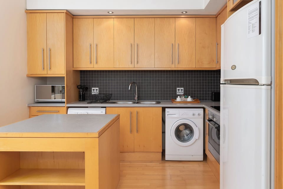 Executive Apartment, Balcony, City View | Private kitchen