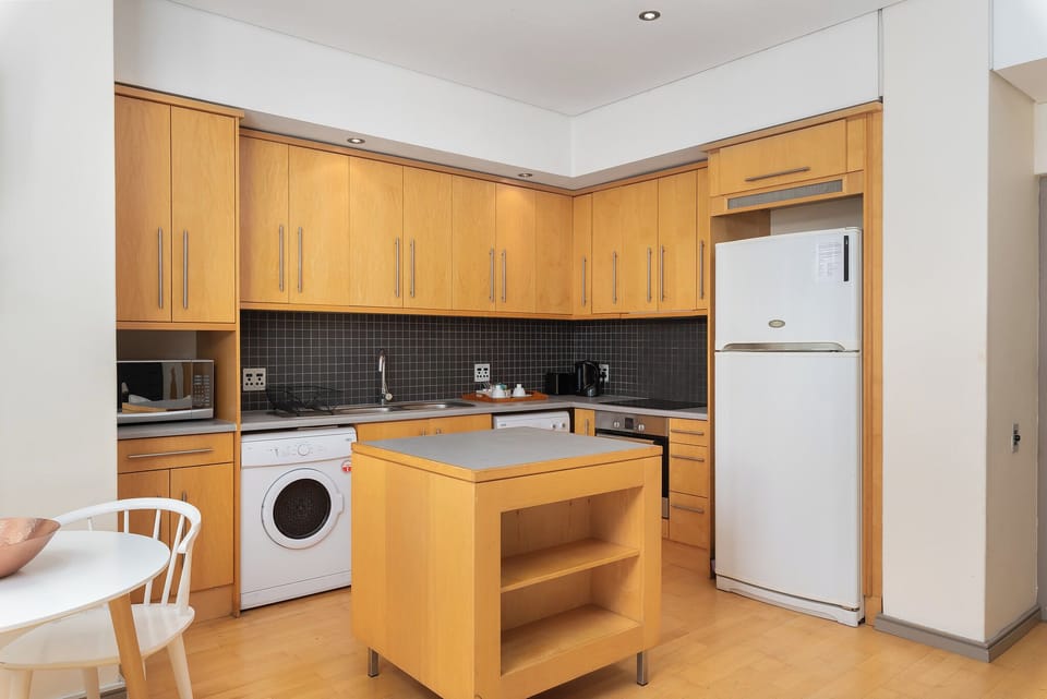 Executive Apartment, Balcony, City View | Private kitchen