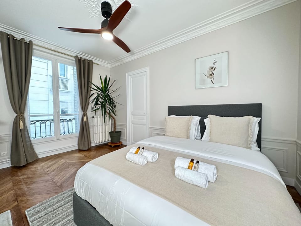Luxury Apartment, Courtyard View | Iron/ironing board, travel crib, free WiFi, bed sheets