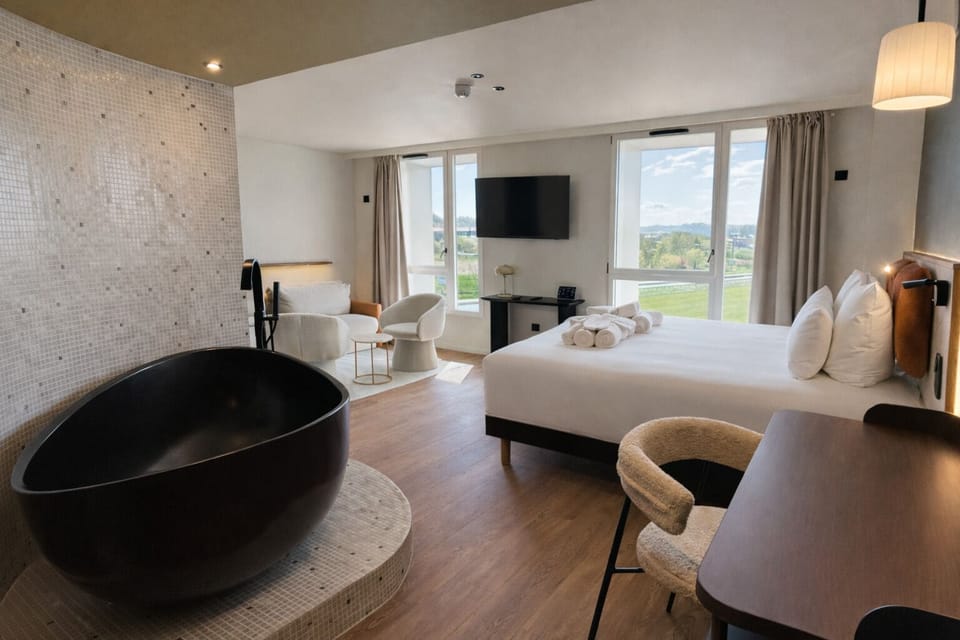 Junior Suite, 1 King Bed with Sofa bed | Premium bedding, minibar, desk, laptop workspace