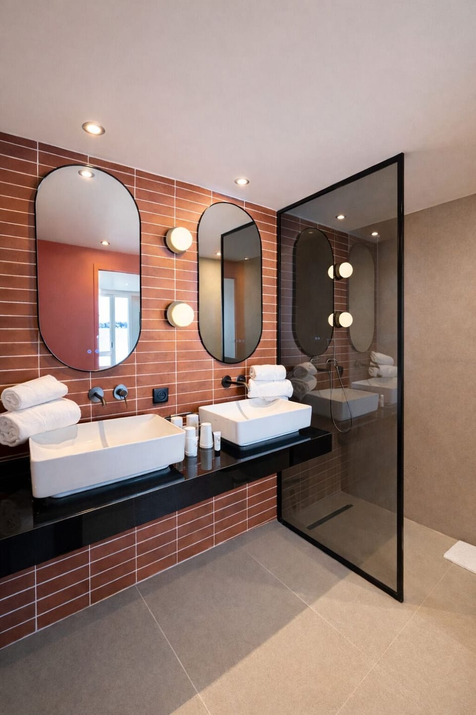 Apartment, 1 King Bed with Sofa bed | Bathroom | Hair dryer, towels, soap, shampoo