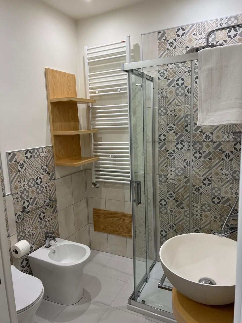 Classic Double Room, Courtyard View | Bathroom | Free toiletries, hair dryer, bidet, towels