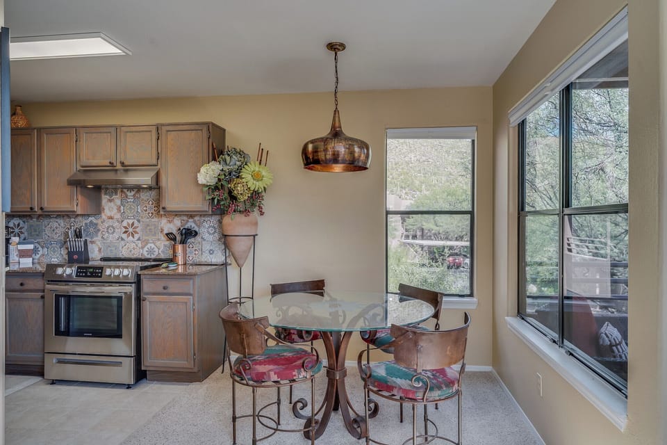 Dining to kitchen