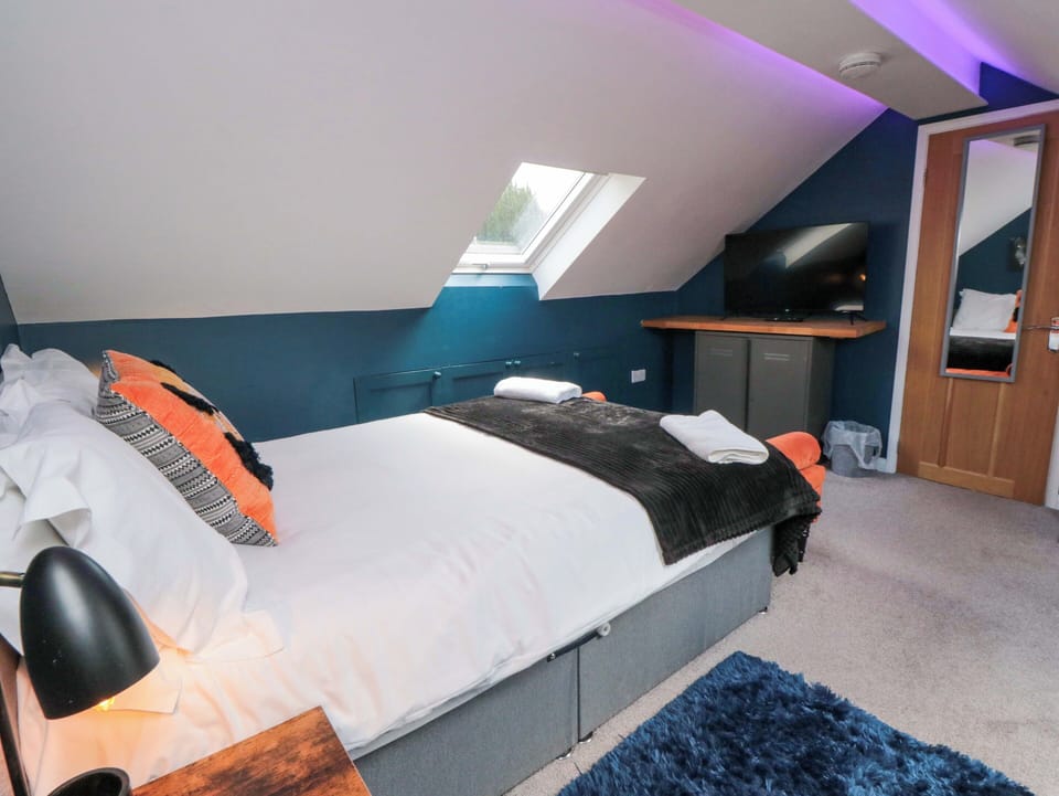 4 bedrooms, individually decorated, individually furnished, free WiFi