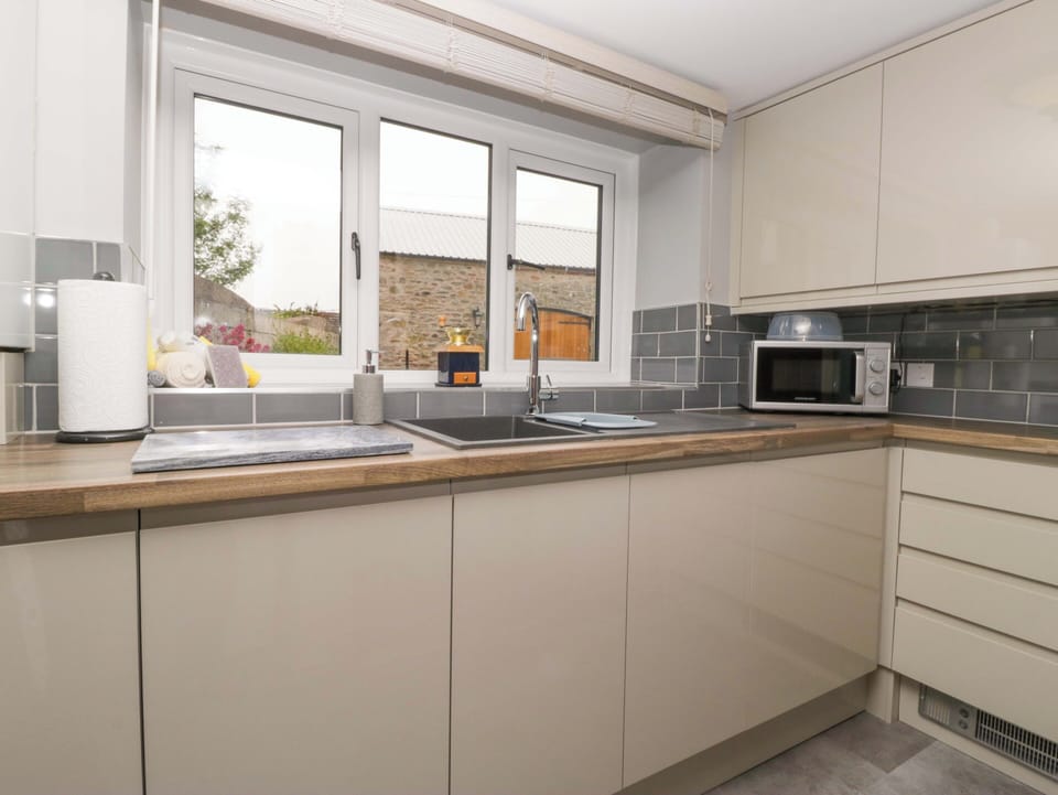 Dishwasher, cookware/dishes/utensils