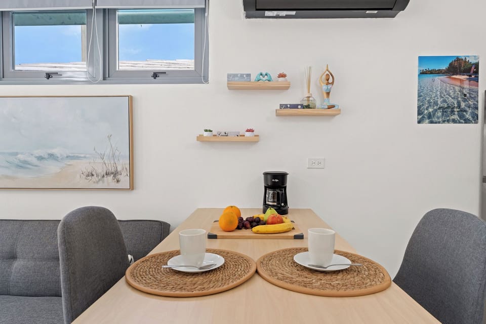 Dining Area: Bright and inviting space, perfect for morning coffee and tropical fruit feasts!