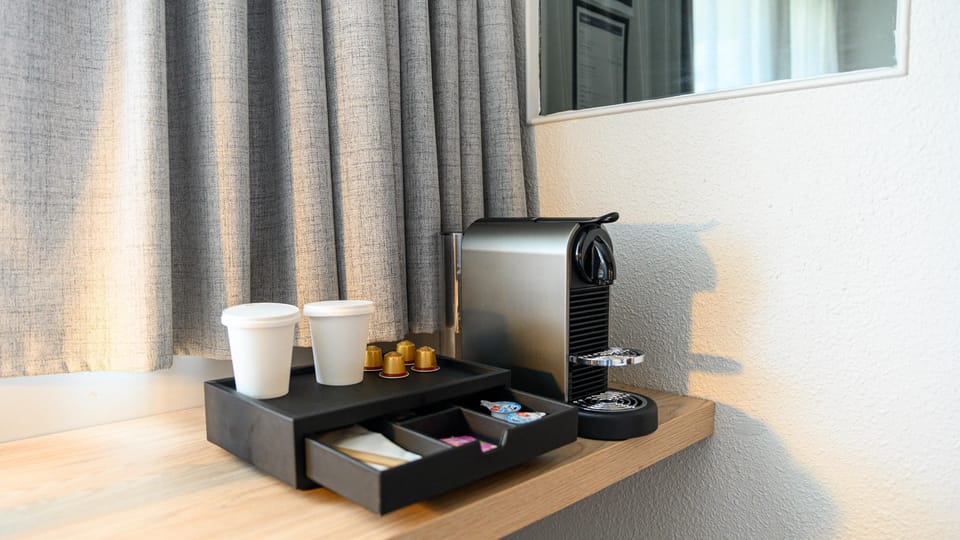 Superior Room, 1 King Bed | Room amenity