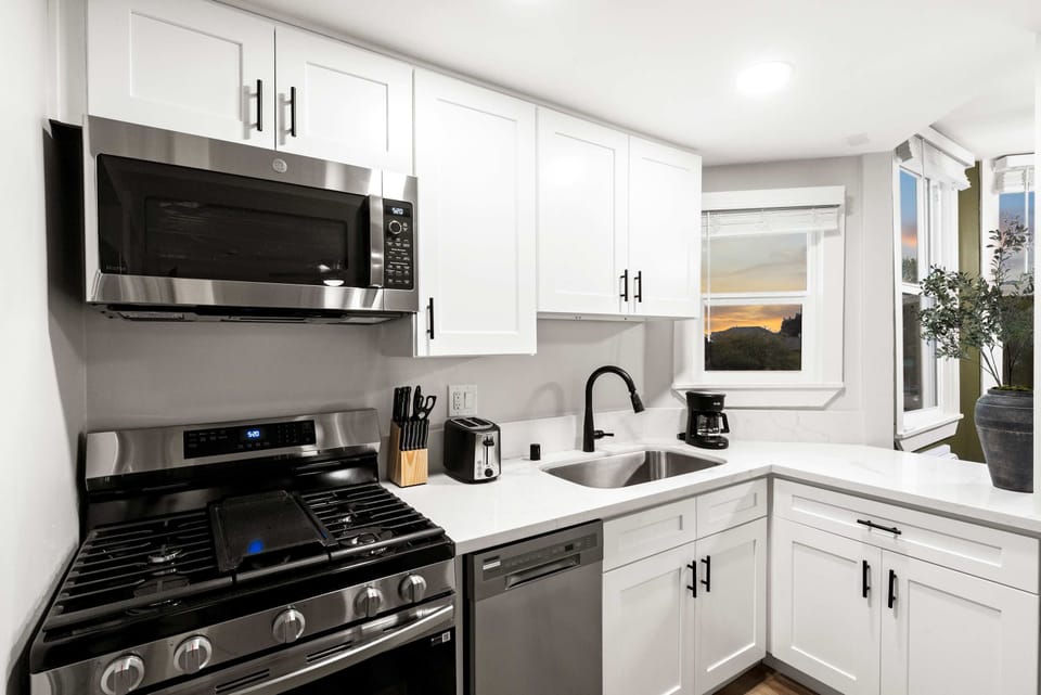 "Whip up your favorite dishes in a kitchen designed for convenience and style 👨‍🍳🍴"
