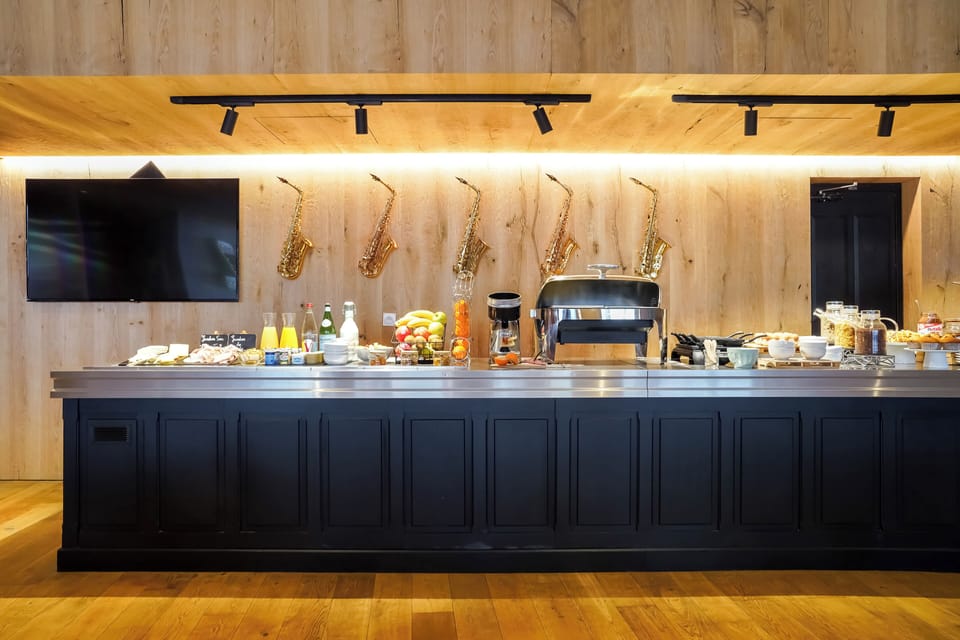 Daily buffet breakfast (EUR 14.90 per person)