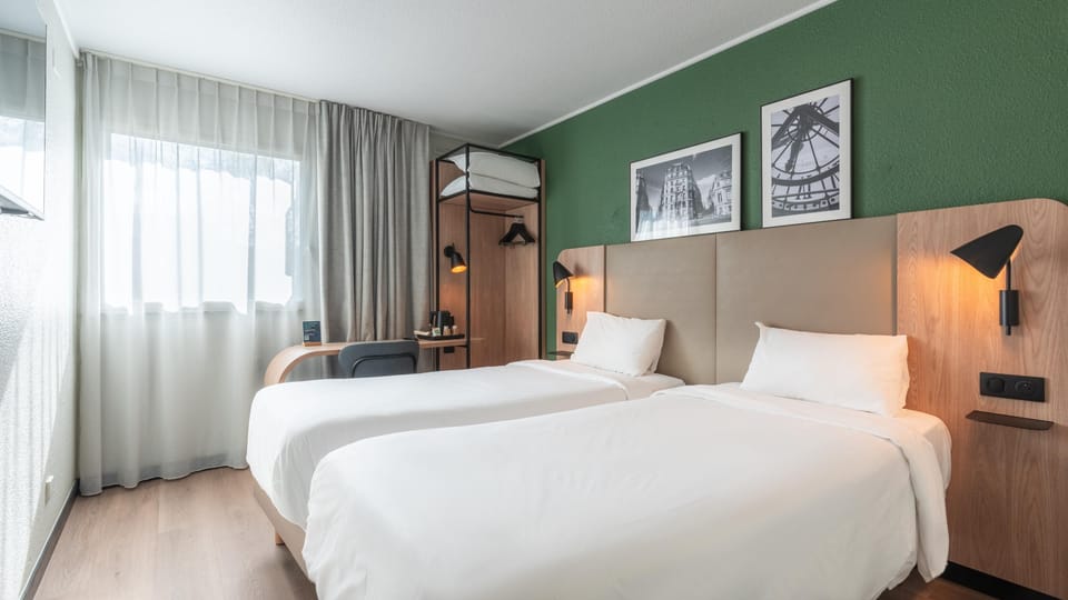 Standard Room, 2 Twin Beds | Premium bedding, desk, blackout drapes, soundproofing