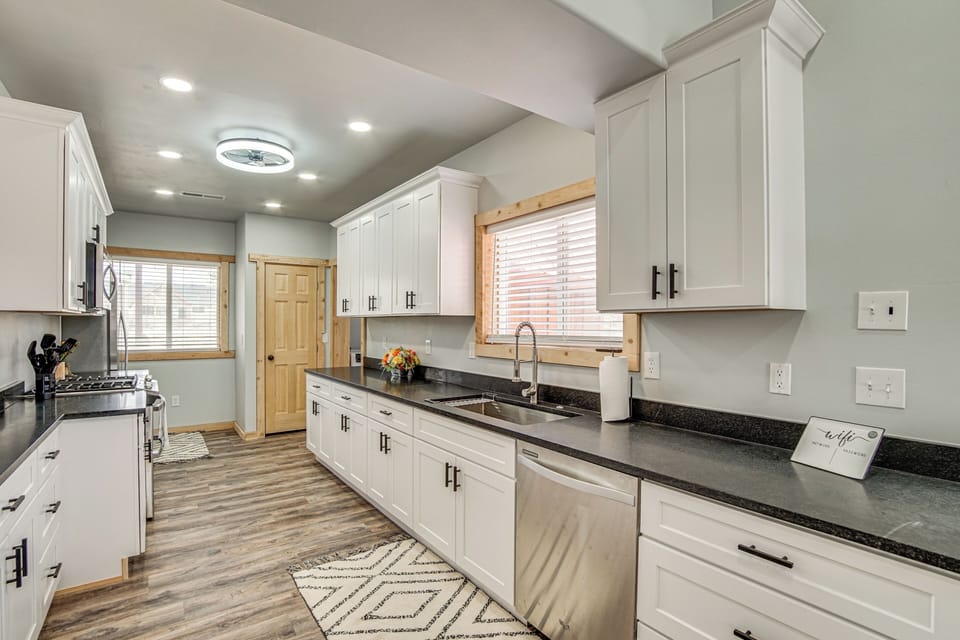 House (3 Bedrooms) | Interior