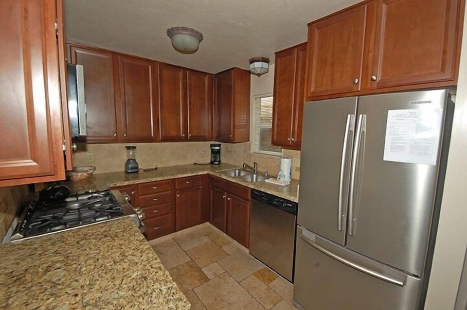 House, 3 Bedrooms | Private kitchen