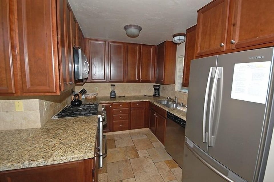 House, 3 Bedrooms | Private kitchen