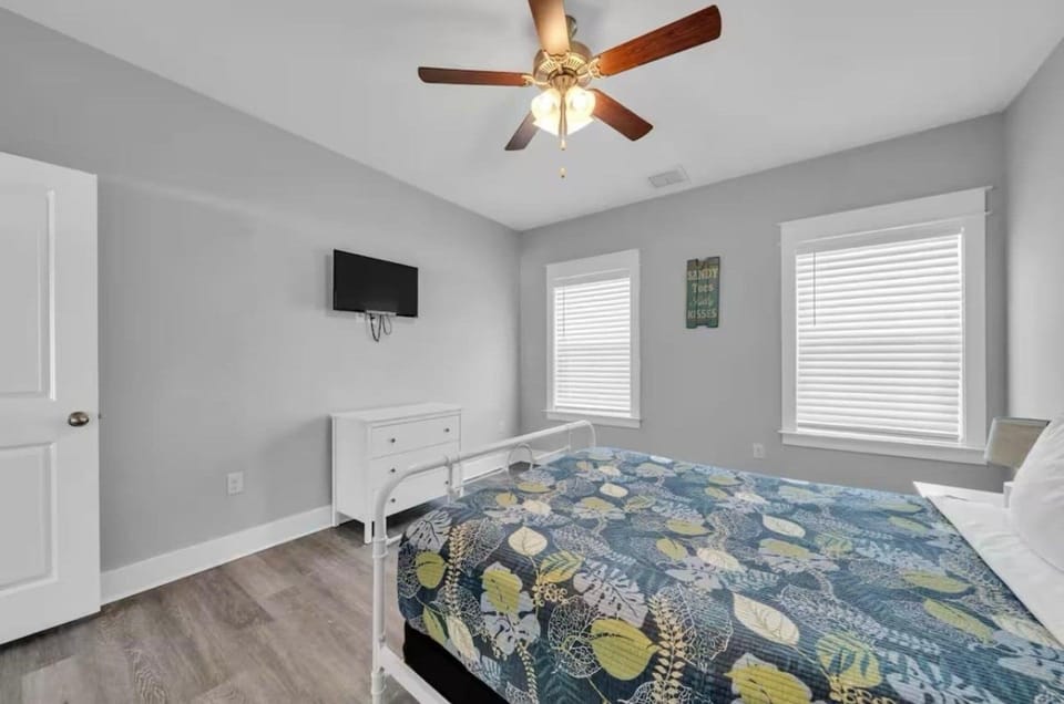 House, 5 Bedrooms | 5 bedrooms, minibar, desk, laptop workspace