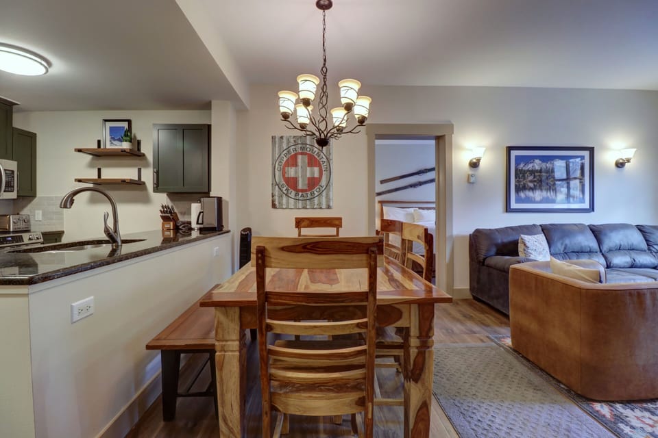 Condo, 2 Bedrooms | Dining