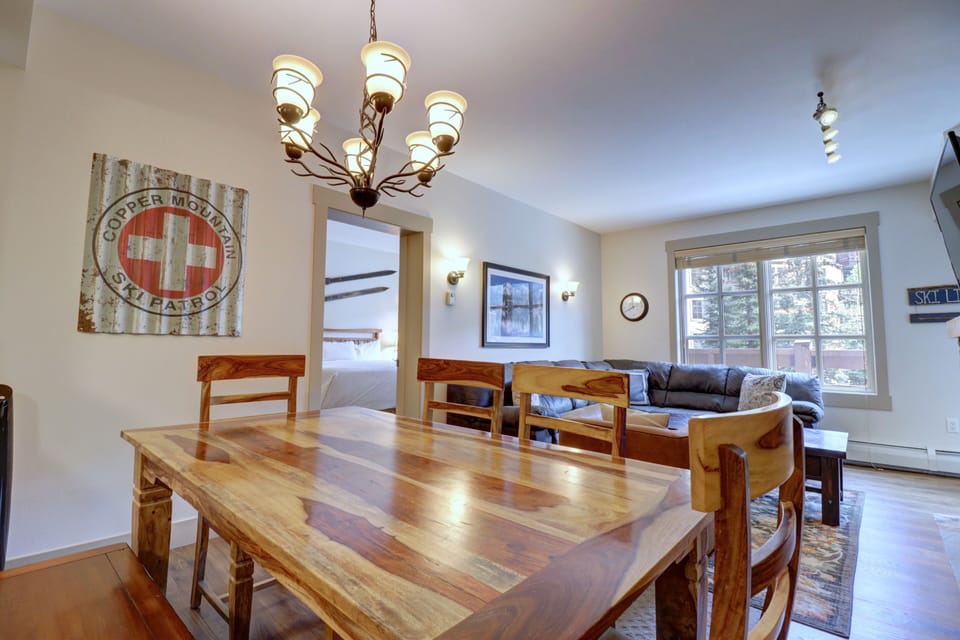 Condo, 2 Bedrooms | Dining