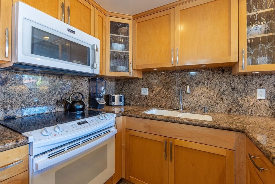Condo, 2 Bedrooms | Private kitchen | Coffee/tea maker, fridge, oven, toaster