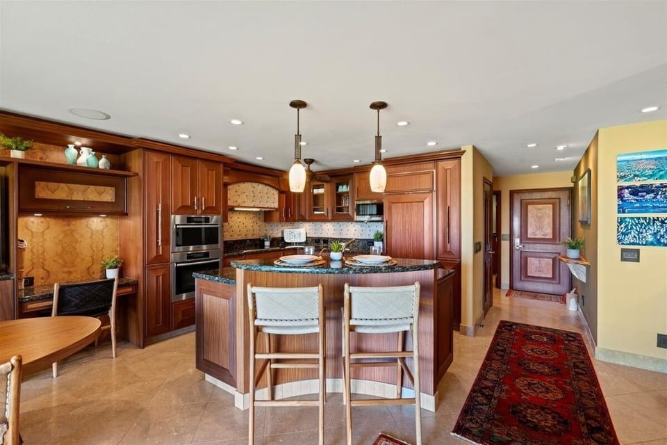 Condo, 1 Bedroom | Private kitchen | Fridge, oven, coffee/tea maker, toaster