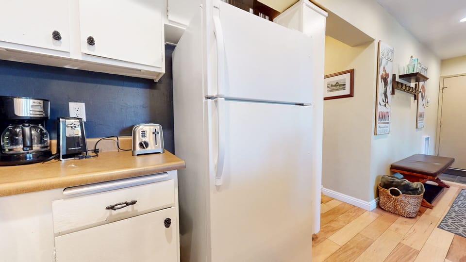 Condo, 2 Bedrooms | Interior
