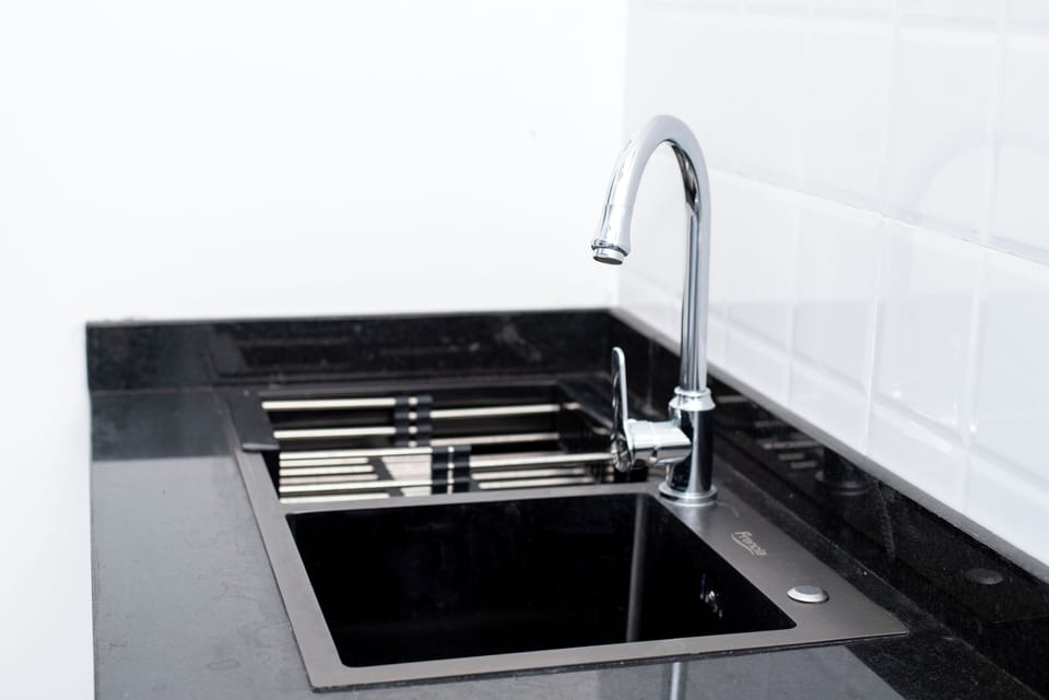 Cookware/dishes/utensils, cleaning supplies