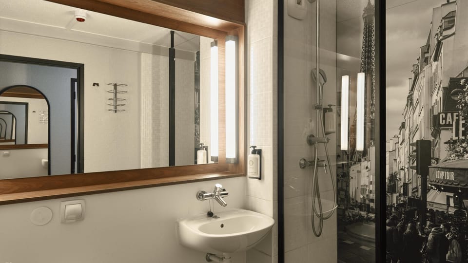 Combined shower/tub, eco-friendly toiletries, hair dryer, towels