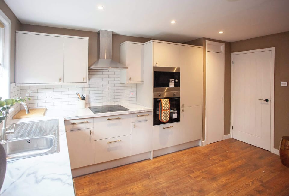 Large kitchen with door to the kitchen