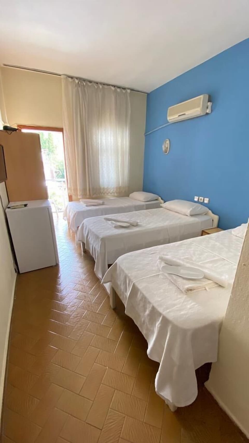 Standard Triple Room, 3 Twin Beds | Iron/ironing board, WiFi (free)