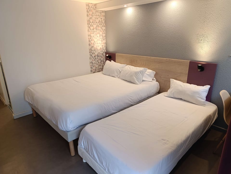 Room, Multiple Beds | Desk, laptop workspace, blackout drapes, soundproofing