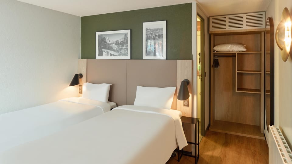 Standard Room, 2 Twin Beds | Premium bedding, desk, blackout drapes, iron/ironing board (on request)