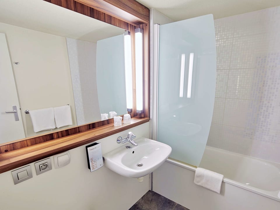 Shower, eco-friendly toiletries, hair dryer, towels