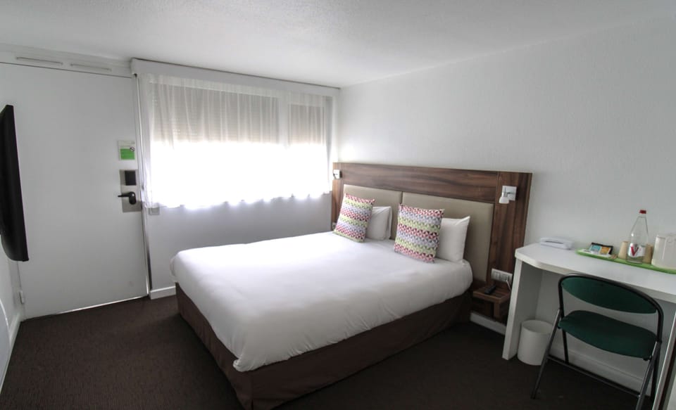 Standard Room, 1 Double Bed | Desk, iron/ironing board, free WiFi, bed sheets