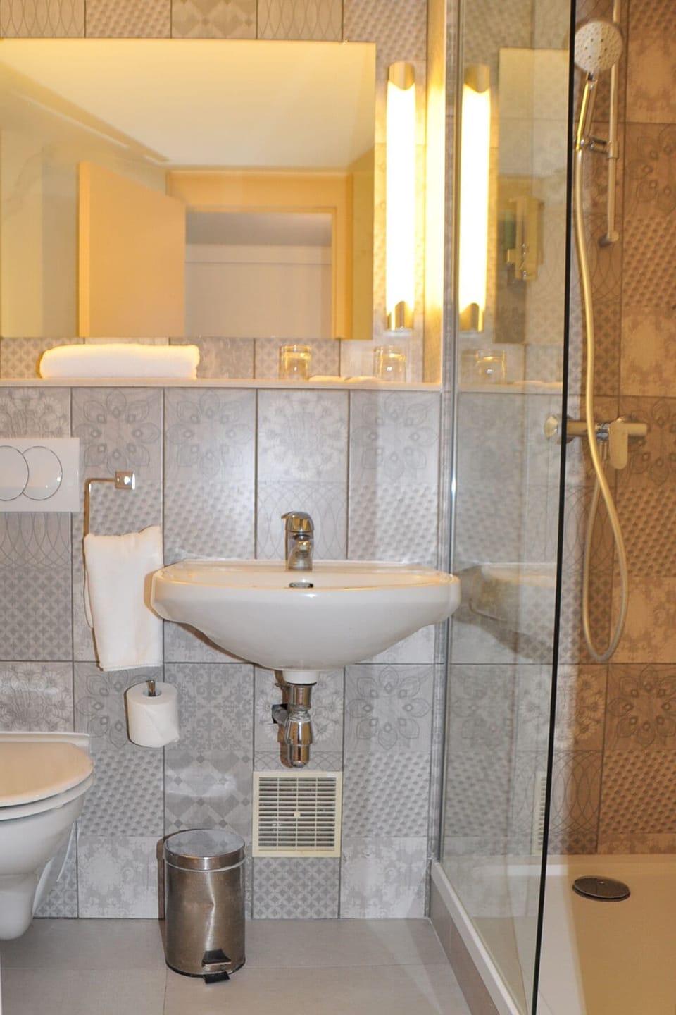 In-room safe, desk, WiFi (free), alarm clocks