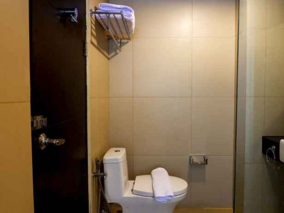 Business Double Room | Free WiFi
